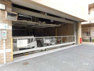 敷地内駐車場（屋内機械式）