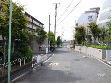 敷地北側の前面道路