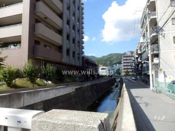 敷地東側の前面道路