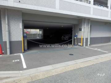 駐車場出入り口（ロボットゲート付き）