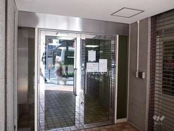 北側エントランス