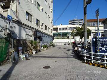 敷地東側の前面道路