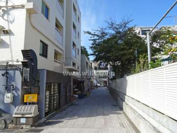 敷地北側の前面道路