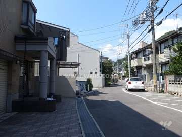 敷地北側の前面道路