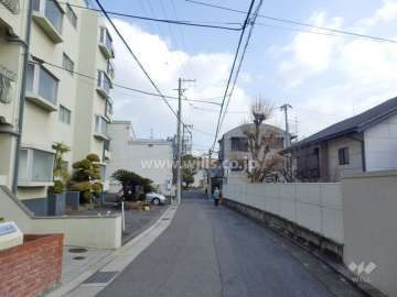 敷地南側の前面道路