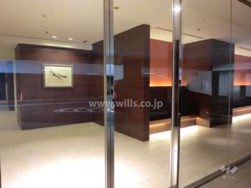 駐車場横のエントランスホール