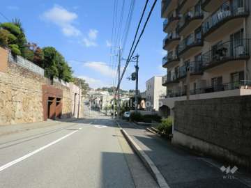 敷地北側の前面道路