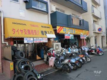 1階部分は店舗になっています。