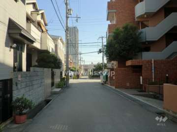 敷地東側の前面道路