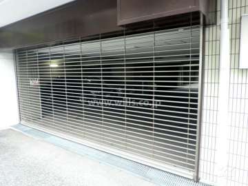 駐車場出入り口（リングシャッター付き）