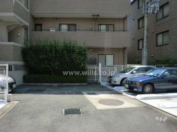 敷地内駐車場（屋外平面式と機械式とがあります。）