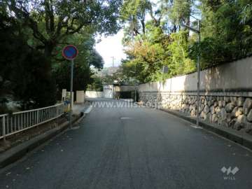 敷地北側の前面道路