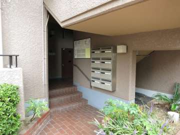 住戸入り口（共用ポスト）