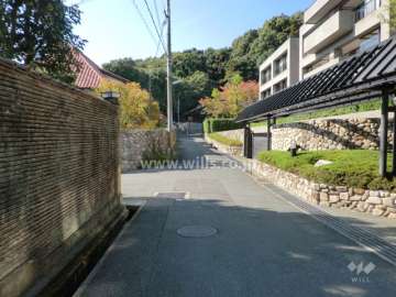 敷地南側の前面道路