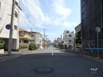 敷地東側の前面道路