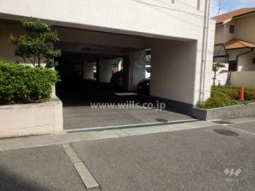 駐車場出入り口