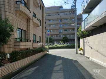 敷地北側の前面道路