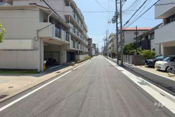 敷地西側の前面道路（福池本町線）