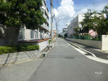 敷地南側の前面道路