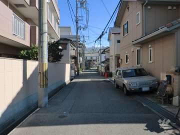敷地南側の前面道路