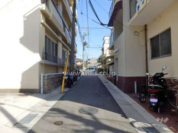 敷地北側の前面道路
