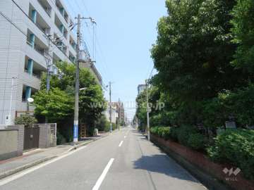 敷地南側の前面道路