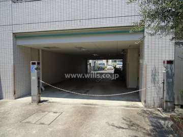 駐車場出入り口（ロボットゲート付き）