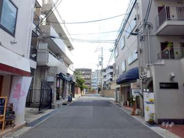 敷地北側の前面道路