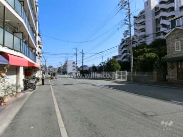 敷地南側の前面道路