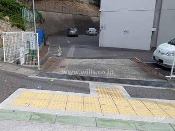 駐車場出入り口
