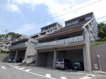 荒神山住宅2号棟の外観（南西側から）