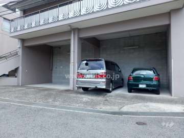 2号棟の敷地内駐車場（平面式）