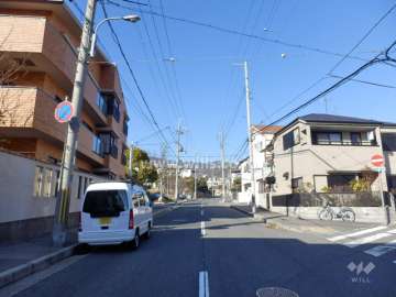 敷地東側の前面道路