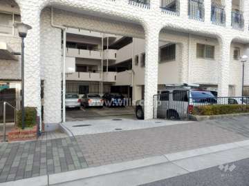 駐車場出入り口