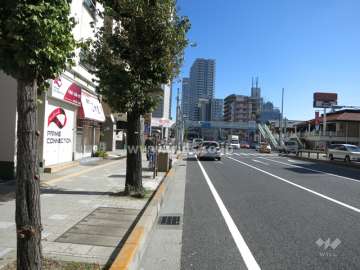 敷地南側が国道2号線に面しています。