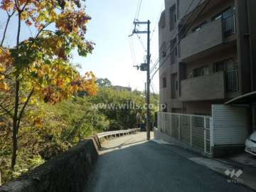 敷地東側の前面道路