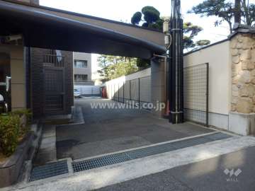 駐車場出入り口