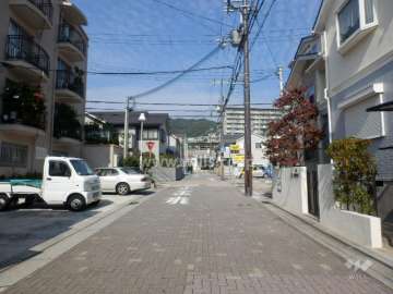 敷地東側の前面道路