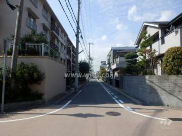 敷地北側の前面道路