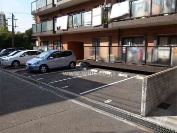 敷地内駐車場（屋外平面式）