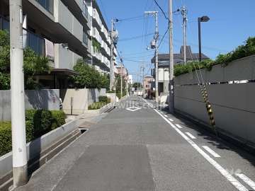 敷地南側の前面道路