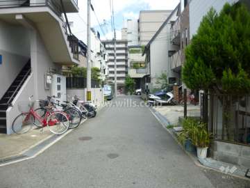 敷地南側の前面道路