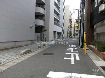 敷地東側の前面道路