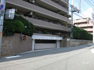 東急ドエルアルス住吉本町エスタシアの外観（南東側から）