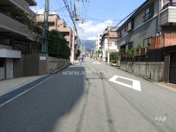 敷地東側の前面道路
