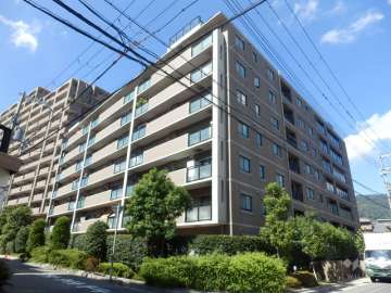 東急ドエルアルス神戸本山の外観（南東側から）