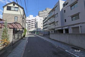 敷地北側の前面道路