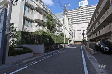 敷地南側の前面道路