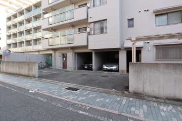 駐車場の出入り口