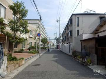 敷地北側の前面道路